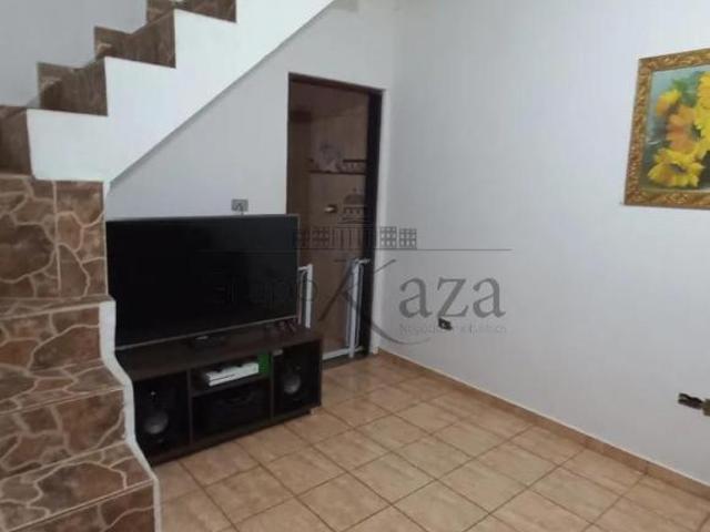 Casa com Edícula Sobrado Residencial União 4 Dormitórios 196m²