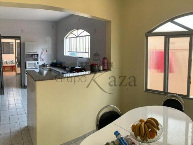 Casa com Edicula terreno inteiro