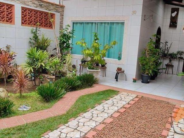 Casa com edícula 02 dormitórios, 01 banheiro, 02 vagas Tupi Praia Grande/SP