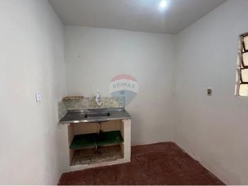 Casa com entrada independente, quintal e aceita pets – 1 quarto + área de serviço