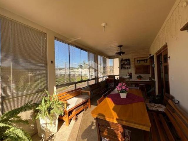Casa com espaço comercial no Bairro Arroio Grande