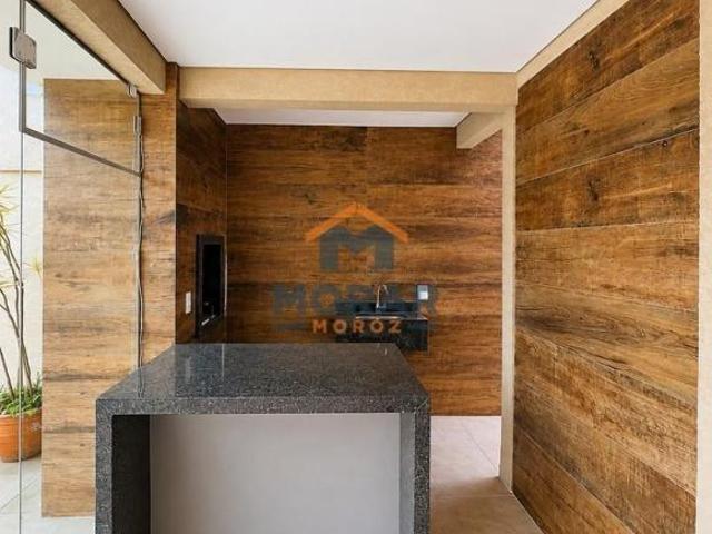 Casa com espaço de terreno e piscina no carmery