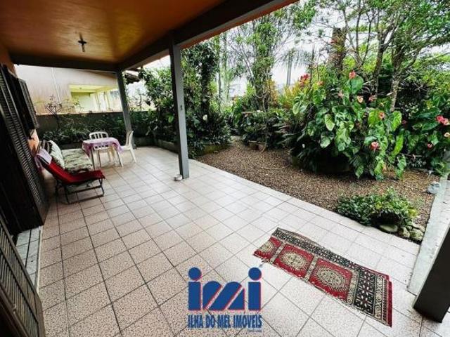 Casa com espaço de terreno perto do mar a venda