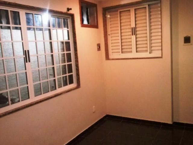 Casa com excelente acabamento, Rua senador Salgado Filho, composta de: sala, 2 dormitórios, cozinha a