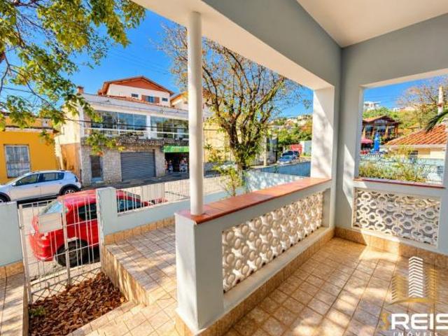 CASA COM EXCELENTE ACESSO E VISIBILIDADE NO CENTRO DE SOCORRO/SP