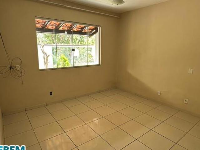 CASA COM EXCELENTE LOCALIZAÇÃO EM ÁREA NOBRE