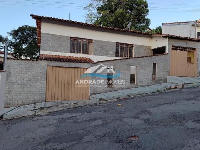 Casa com excelente localização em Machado/MG