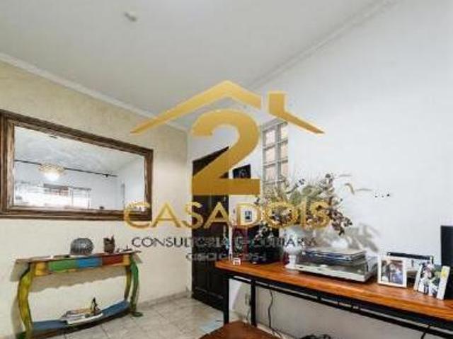 Casa com excelente metragem: 320m², 9 quartos e garagem para 2 carros