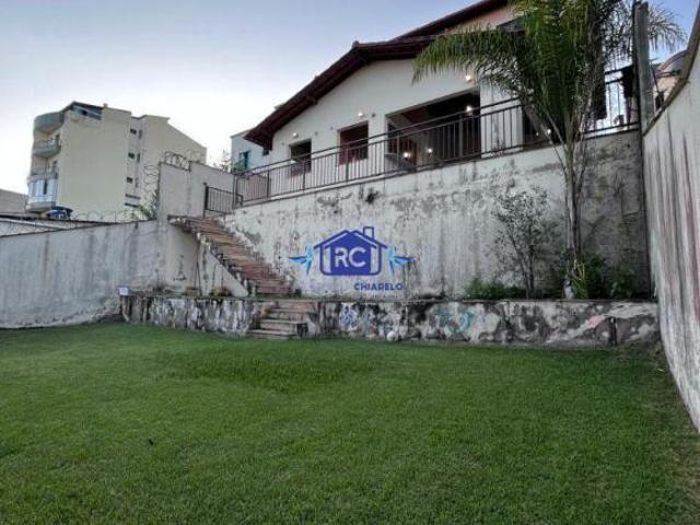 Casa com excelente padrao, possui 01 vaga, salas de tv, estar e jantar,lavabo, cozinha, area de serv