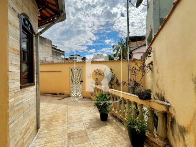 CASA COM EXECELENTE LOCALIZAÇÃO!