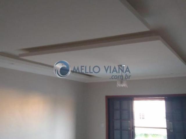 Casa com fino acabamento, e excelente localização no bairro Vila Nova