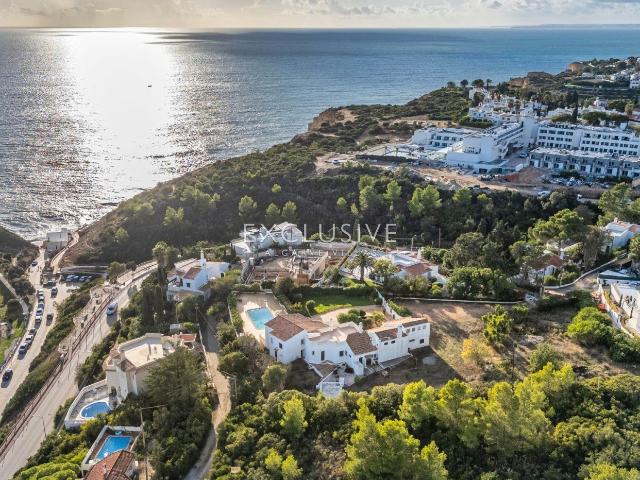 Casa com grande terreno para renovar perto da praia em Carvo. 256m² Lagoa e Carvoeiro