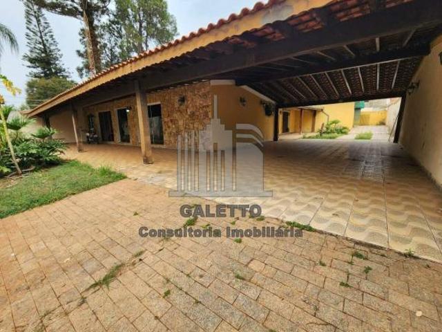 Casa com grande terreno para uso comercial, residencial ou invetimento