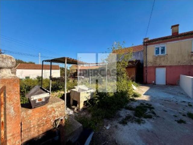 Casa com Jardim e GaragemT2+1