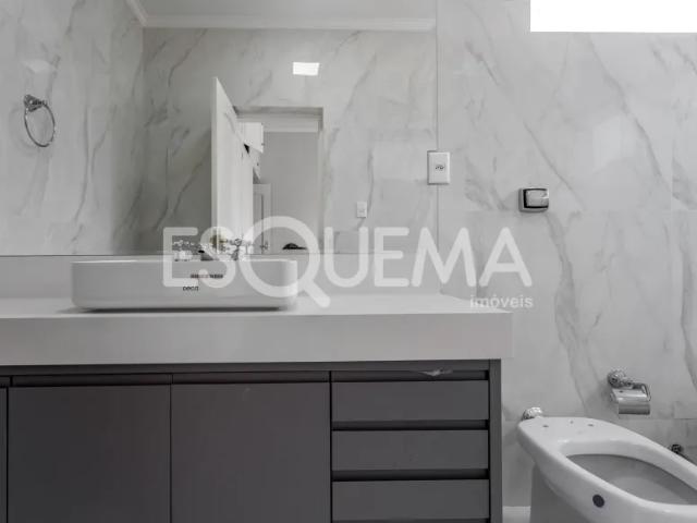 Casa com jardim em localização nobre