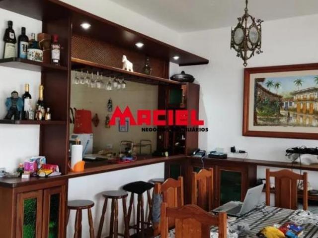 CASA COM JARDIM NA REGIÃO CENTRAL DE UBATUBA