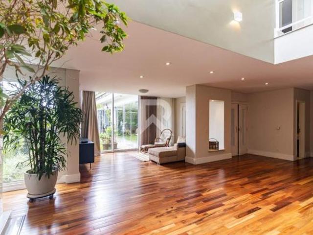 Casa com Jardim Privativo, 7 dormitórios 3 vagas à venda e locação, 400 m² Batel Curitiba/PR