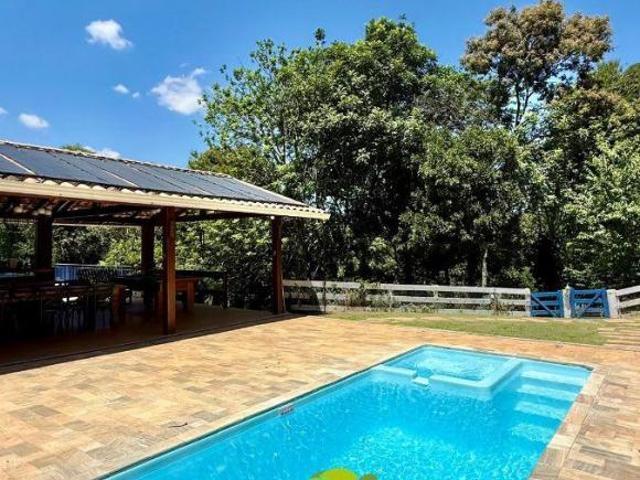 Casa com lagoa à venda no Condomínio Nossa Fazenda em Esmeraldas MG