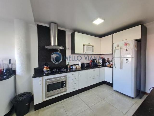 Casa com lazer no Serra Azul