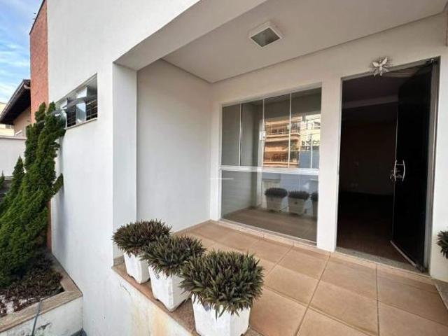 Casa com localização única no bairro das Graças