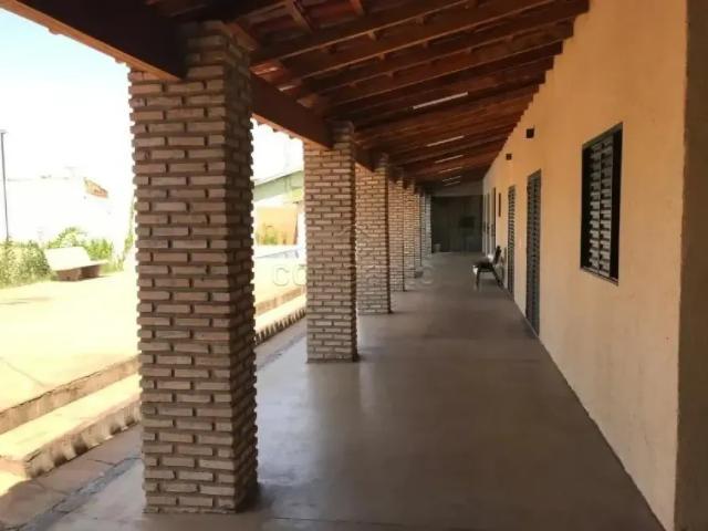 Casa com mobilha e piscina localizada no Centro de Mirassol/Sp