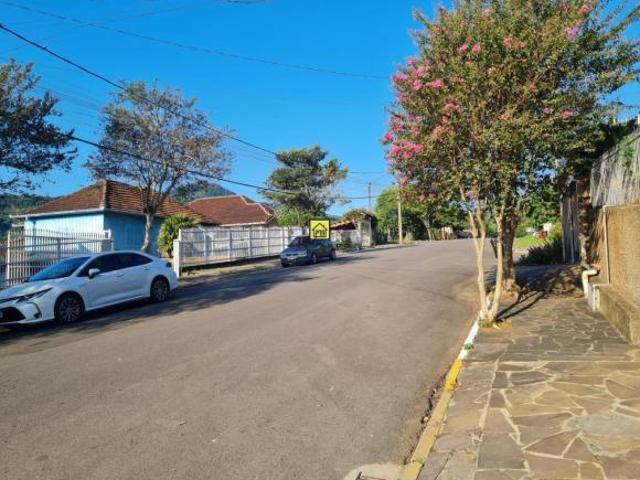 Casa com ótima localização, localizada no centro em lugar tranquilo