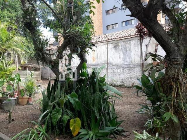 CASA COM ÓTIMA LOCALIZAÇÃO REF. HI5320