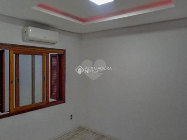 Casa com patio 02 quartos 02 banheiros