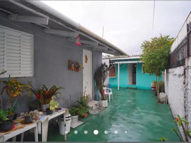 Casa com Pátio, 2 Quartos, vaga de garagem no Bairro Passos Das Pedras