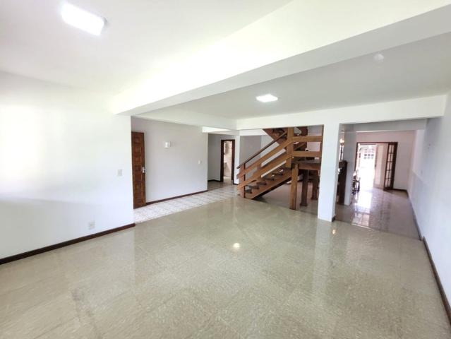 Casa com piscina/4 Dormitórios para locação no bairro Ipanema