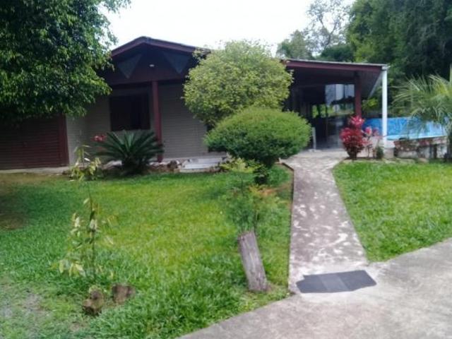 Casa com piscina Mato Alto