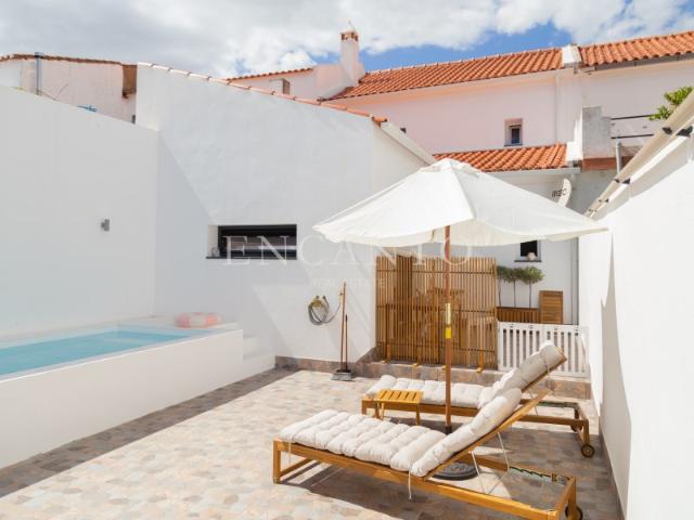 Casa com piscina na Granja Mourão