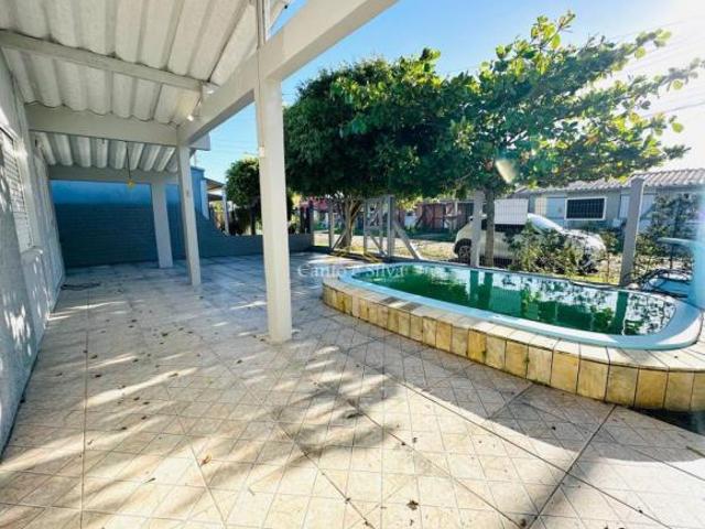 Casa com piscina na praia de Atlântida Sul