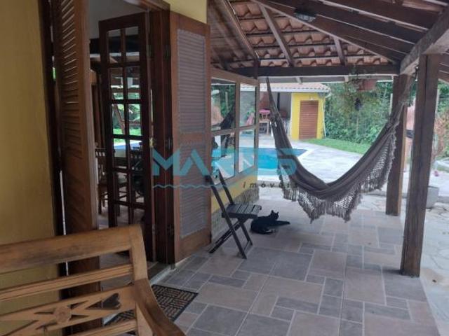Casa com piscina na praia de Camburi