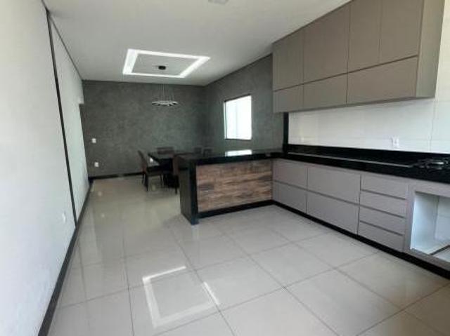 CASA COM PISCINA NO BAIRRO SÃ?O FRANCISCO EM ESMERALDAS