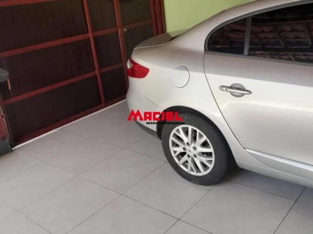 Casa com Piscina no Jardim das Industrias! Terreno Inteiro!