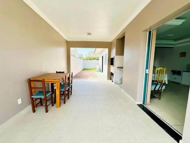 Casa com piscina, à 250m do mar