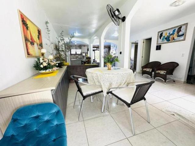 Casa com piscina à 50 metros do mar em Atlântida Sul