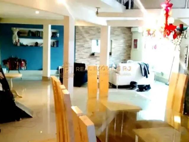 Casa com Piscina a Venda em Laranjeiras