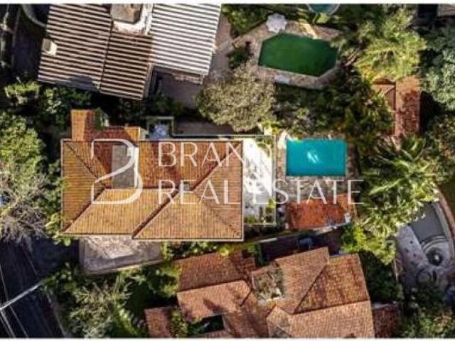 Casa com piscina a venda no Jardim Marajoara I 530m² I 5 quartos I 4 vagas I quintal I jardim