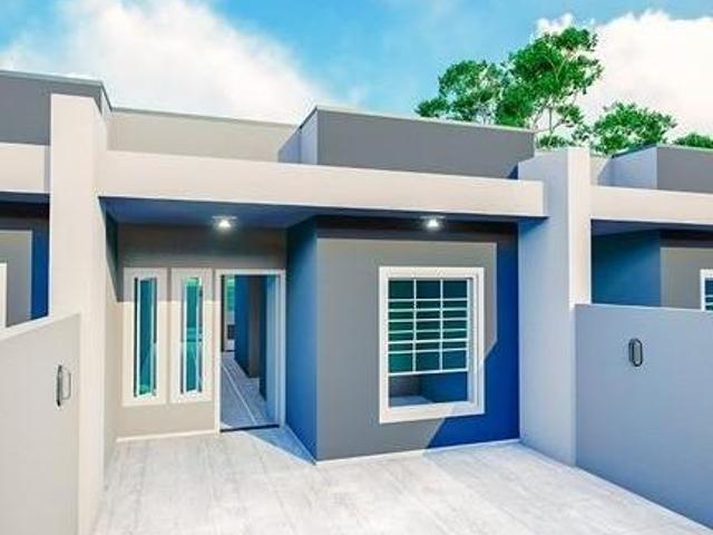 Casa com piscina a venda na quadra do mar