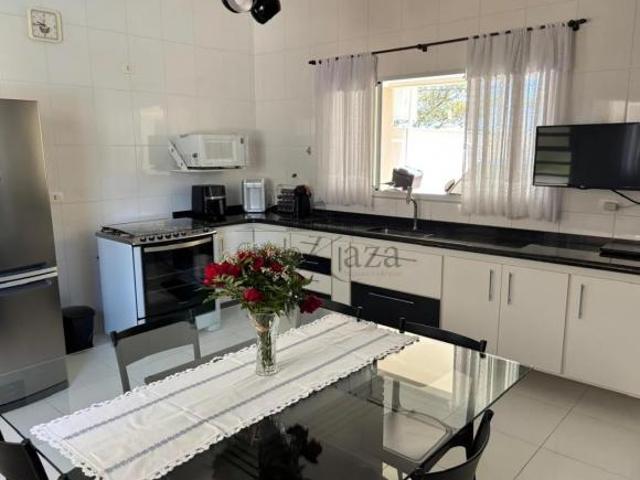 Casa com piscina área gourmet Vila Patrícia 4 quartos 231,87m²