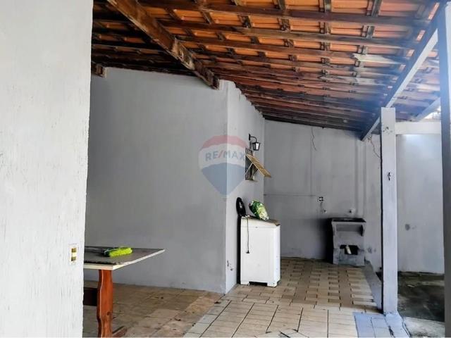 Casa com piscina + Barracão