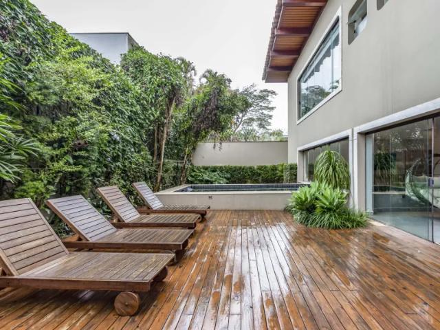 Casa com piscina Cidade Jardim