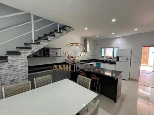 Casa com Piscina / Condomínio Bosque dos Manacás/ 03 dormitórios / 231m²/ Jacareí