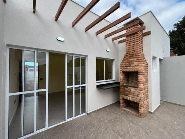 Casa com piscina e 2 quartos em Itanhaém R$ 399.000,00