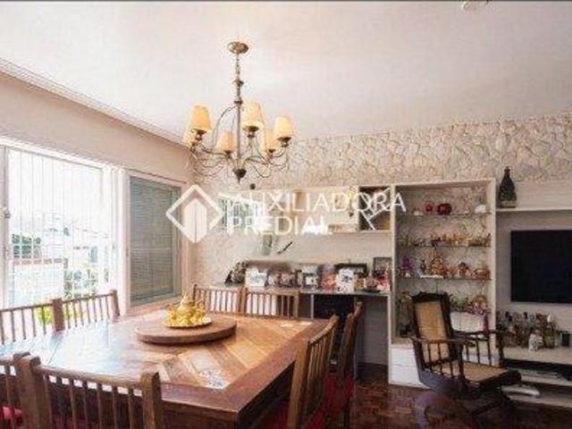 Casa com Piscina e 6 quartos no bairro Três Figueiras