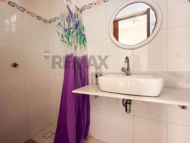Casa com Piscina e 6 Quartos em Condomínio