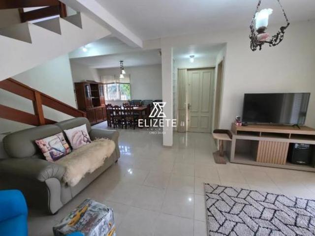Casa com piscina e churrasqueira no bairro Guarani Novo Hamburgo