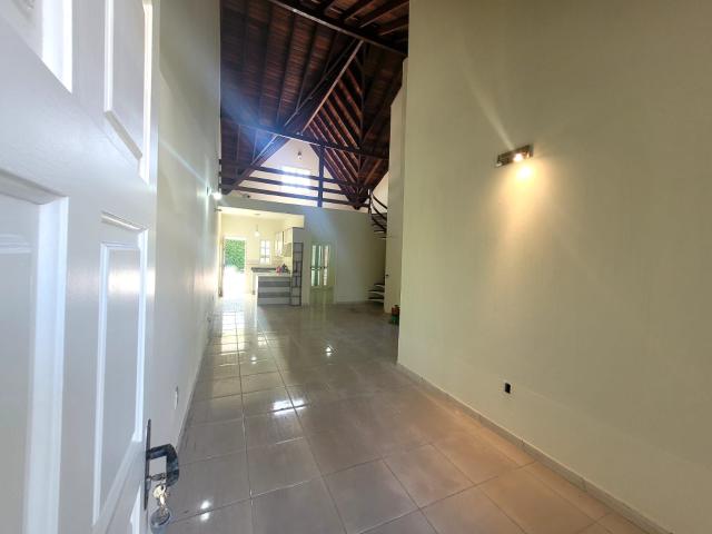Casa com Piscina e Amplo Espaço Externo – 2 Quartos + Mezanino